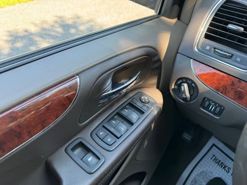 Used 2013 Chrysler Town & Country Touring-L w/ Entertainment Group #2 FWD image 52