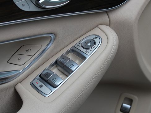 Used 2018 Mercedes-Benz C 300 C 300 4MATIC Sedan 4D image 22