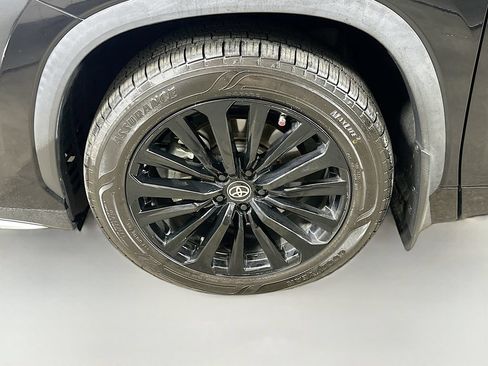 Used 2024 Toyota Highlander XSE FWD image 8