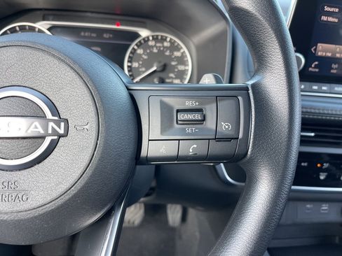 Used 2023 Nissan Rogue S image 17