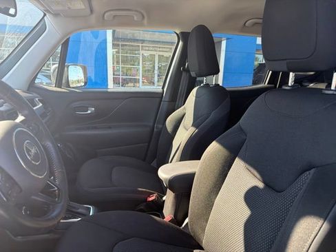 Used 2020 Jeep Renegade Altitude AWD/4WD image 11