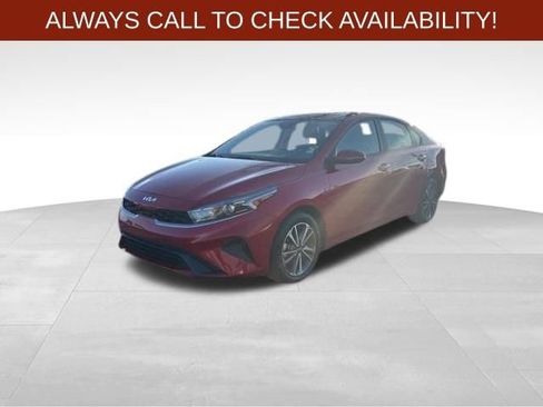 Used 2024 Kia Forte LXS w/ LXS Technology Package image 3