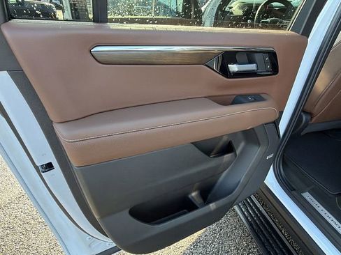 New 2026 Chevrolet Suburban High Country image 16