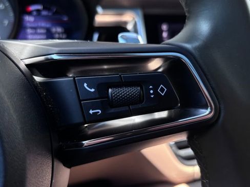 Certified 2024 Porsche Macan S AWD/4WD image 17