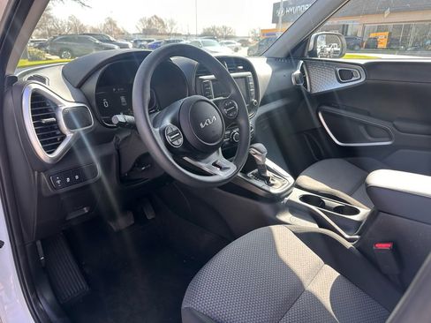 Used 2025 Kia Soul LX image 18