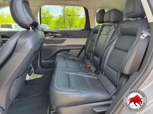 Used 2024 Lincoln Nautilus Reserve AWD/4WD image 17