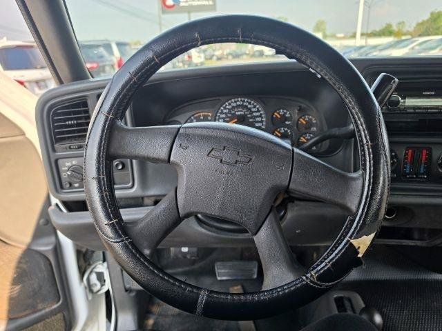 Used 2004 Chevrolet Silverado 2500 LS w/ Heavy-Duty Power Package AWD/4WD image 11