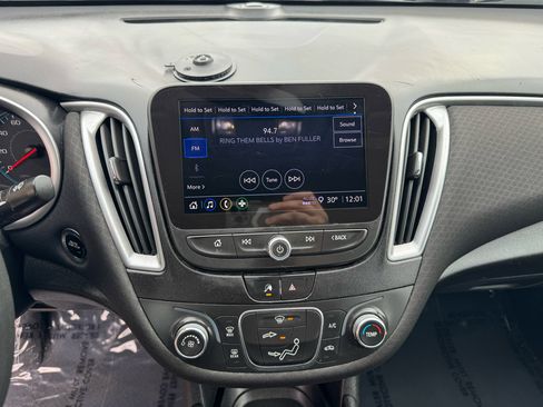 Used 2021 Chevrolet Malibu LS image 30