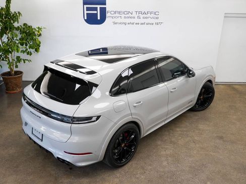 Used 2025 Porsche Cayenne GTS AWD/4WD image 24
