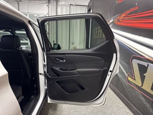 Used 2023 Chevrolet Traverse RS FWD image 24