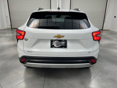 Used 2025 Chevrolet Trax LT w/ LT Convenience Package FWD image 6