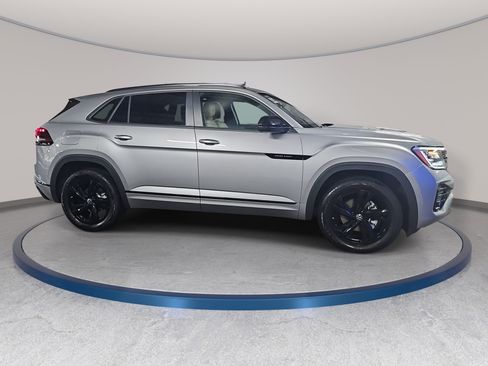 Used 2026 Volkswagen Atlas Cross Sport SEL R-Line AWD/4WD image 4