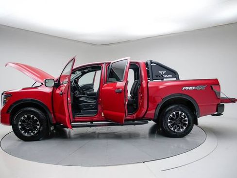 Used 2021 Nissan Titan PRO-4X w/ Pro-4x Convenience Package AWD/4WD image 18