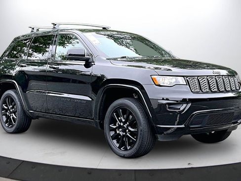 Used 2022 Jeep Grand Cherokee Laredo X AWD/4WD image 2