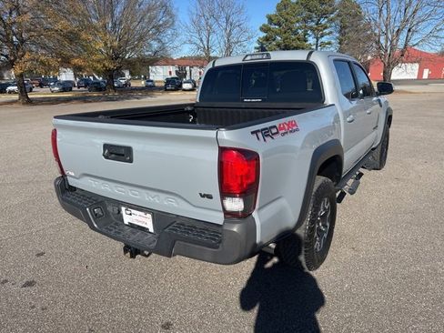 Used 2019 Toyota Tacoma TRD Off-Road image 5