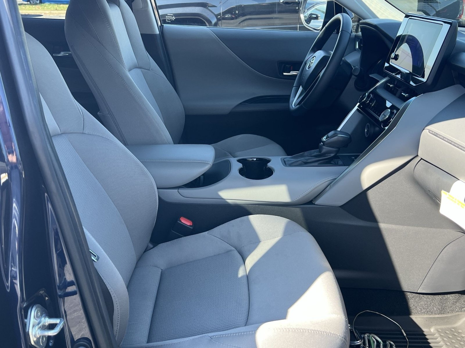 Used 2023 Toyota Venza LE AWD/4WD image 28