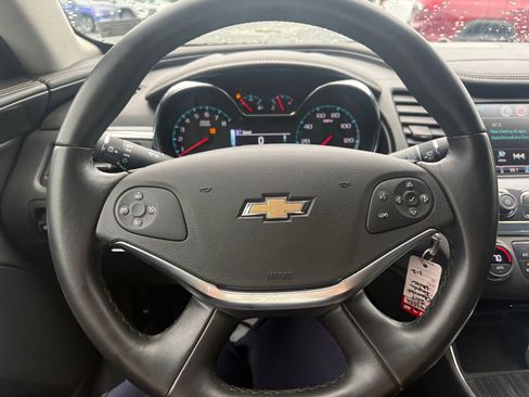Used 2017 Chevrolet Impala LT FWD image 7