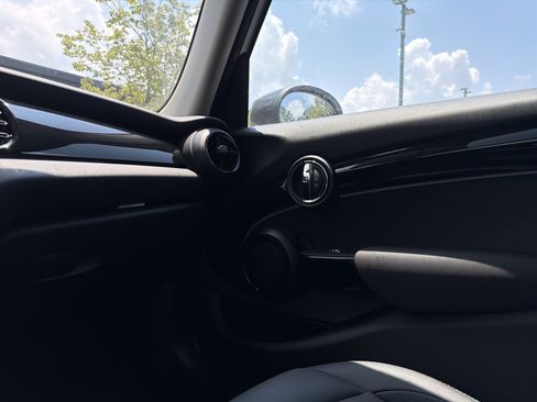 Used 2024 MINI Cooper 4-Door Hardtop FWD image 24