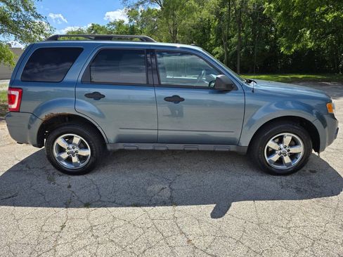 Used 2011 Ford Escape XLT w/ Canadian Winter Pkg AWD/4WD image 4
