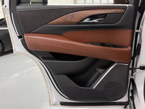 Used 2020 Cadillac Escalade Luxury image 38
