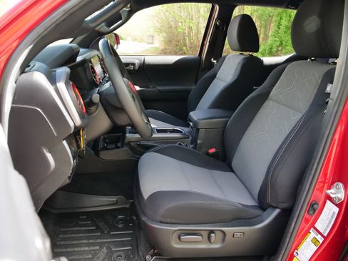Used 2023 Toyota Tacoma TRD Sport AWD/4WD image 3