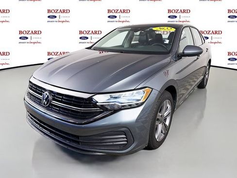 Used 2022 Volkswagen Jetta SE FWD image 4