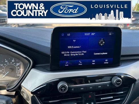 Used 2022 Ford Escape SE w/ Cold Weather Package FWD image 9