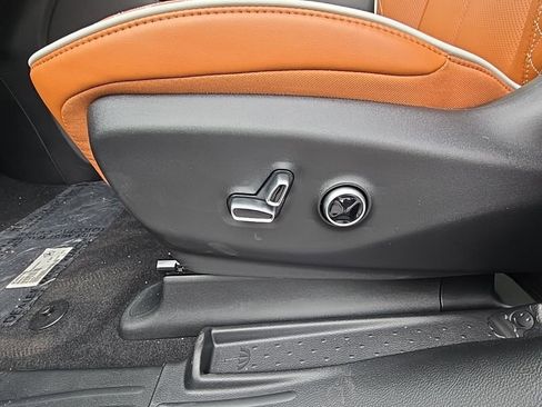 New 2026 Chrysler Pacifica Pinnacle image 12