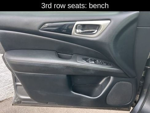 Used 2018 Nissan Pathfinder SV image 11