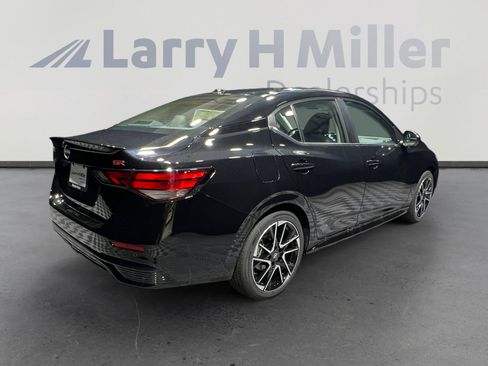 New 2025 Nissan Sentra SR w/ SR Premium Package image 5