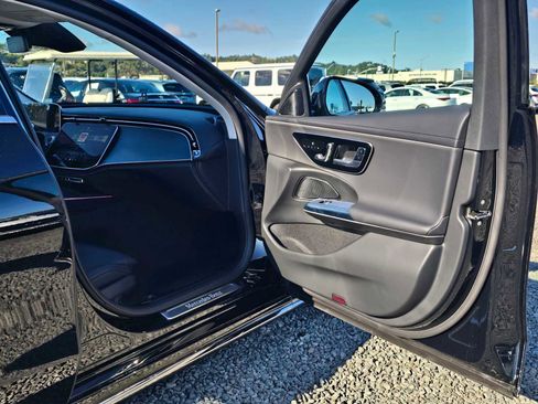 Used 2025 Mercedes-Benz E 350 Sedan image 12
