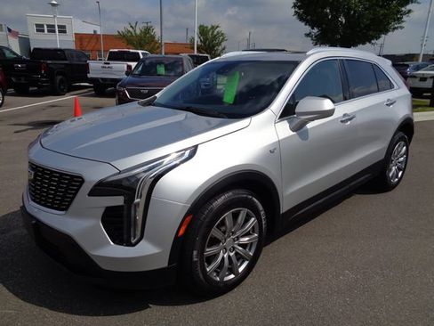 Used 2021 Cadillac XT4 Luxury w/ Cold Weather Package FWD image 1