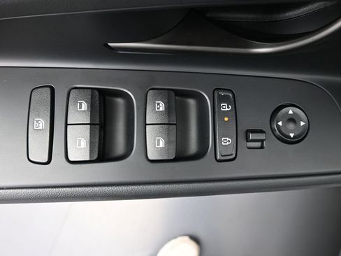 Certified 2025 Hyundai Elantra Sport image 24