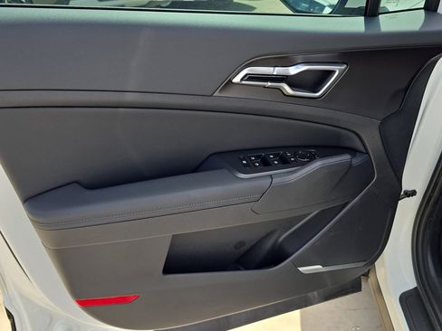 New 2026 Kia Sportage EX image 18