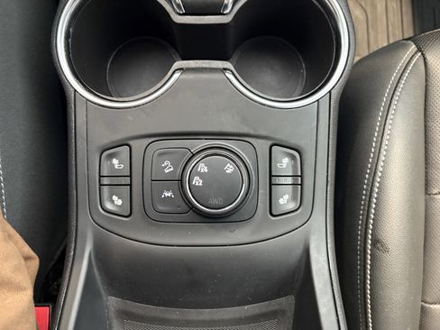 Used 2024 GMC Terrain SLT w/ Infotainment Package II image 19