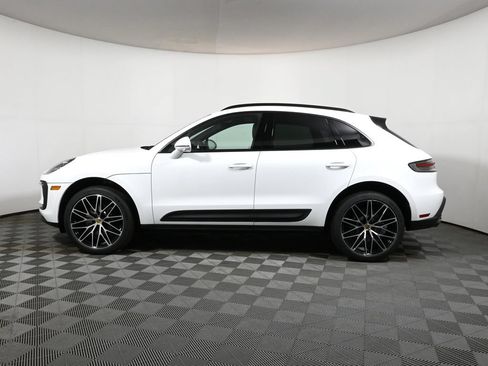Used 2026 Porsche Macan AWD/4WD image 2