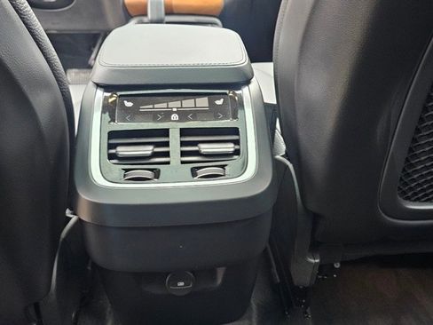 Certified 2024 Volvo XC90 B6 Plus image 19
