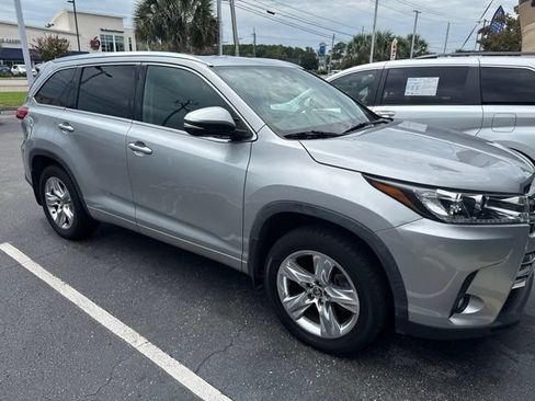 Used 2019 Toyota Highlander Limited FWD image 12