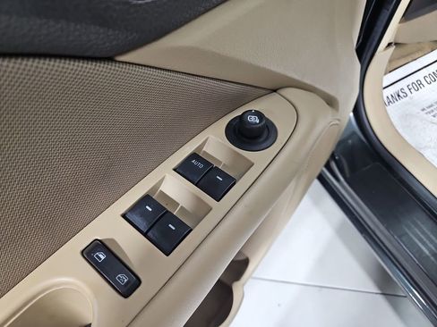 Used 2010 Ford Fusion SE image 12