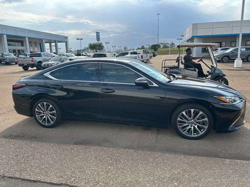 Used 2020 Lexus ES 350 w/ Premium Package FWD image 4