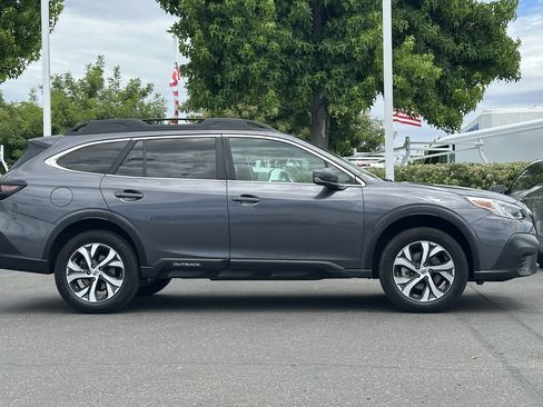 Used 2022 Subaru Outback Limited AWD/4WD image 3