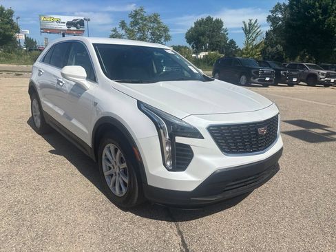Used 2022 Cadillac XT4 Luxury AWD/4WD image 3