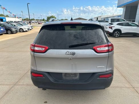 Used 2016 Jeep Cherokee Latitude w/ Comfort & Sound Group FWD image 26