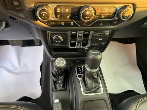 Certified 2025 Jeep Gladiator Sport AWD/4WD image 30