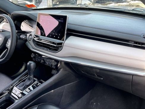 Used 2024 Jeep Compass Limited image 13