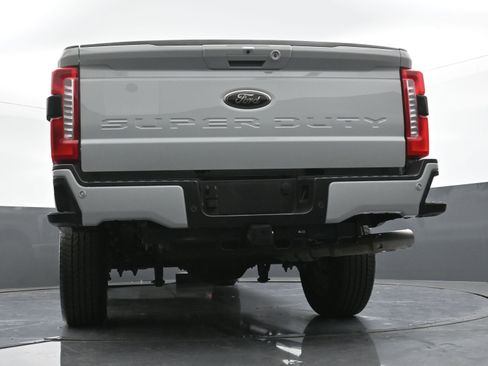 Used 2025 Ford F250 Lariat w/ Black Appearance Package image 27