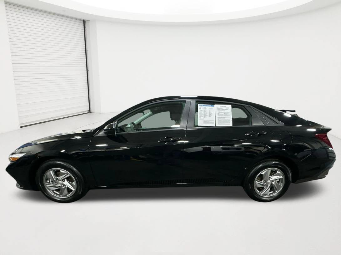 Used 2026 Hyundai Elantra SE FWD image 8
