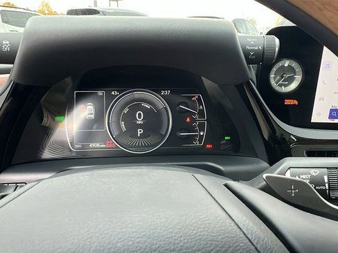 Used 2025 Lexus ES 300h w/ Luxury Package image 27