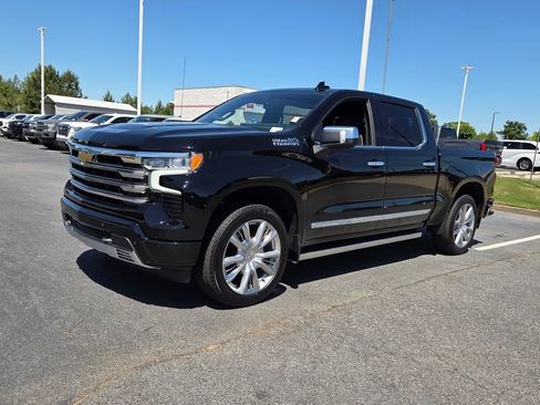 Used 2025 Chevrolet Silverado 1500 High Country AWD/4WD image 3
