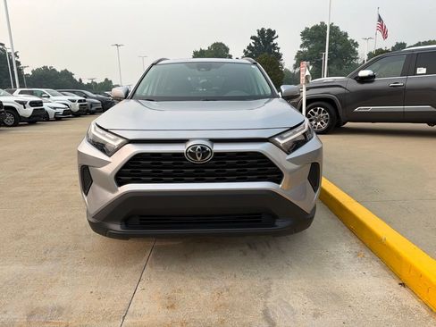 Used 2024 Toyota RAV4 XLE w/ Convenience Package FWD image 3